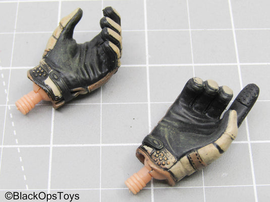 Tan Gloved Hands (Hot Toys)