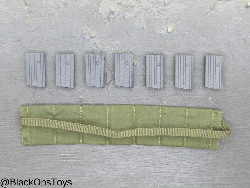Load image into Gallery viewer, Vietnam War - USMC In Hue - OD Green Bandoleer w/Magazines (x7)
