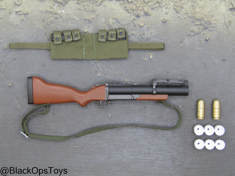 Load image into Gallery viewer, Vietnam War - USMC In Hue - M79 Grenade Launcher w/Metal 40mm Grenade Set
