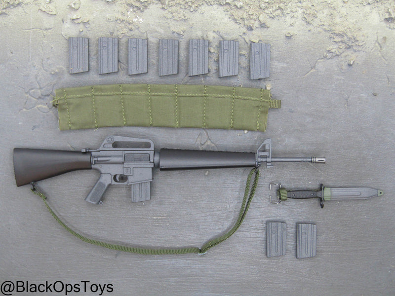 Load image into Gallery viewer, Vietnam War - USMC In Hue - M16 Rifle (Birdcage Barrel) w/Bandoleer Set
