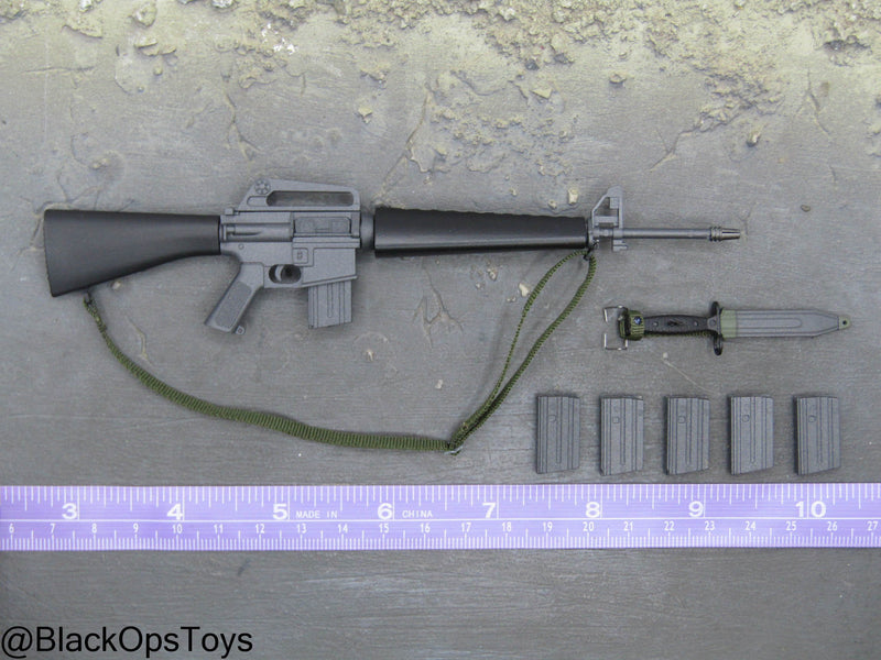 Load image into Gallery viewer, Vietnam War - Hospital Corpsman - M16 Rifle (3-Prong Barrel) w/Sling &amp; Bayonet Set
