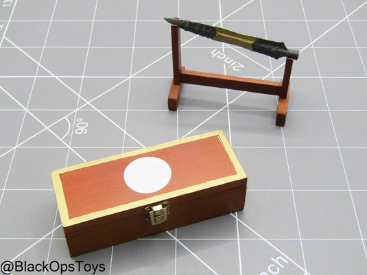 Indiana Jones - Lance of Longinus w/Stand & Box