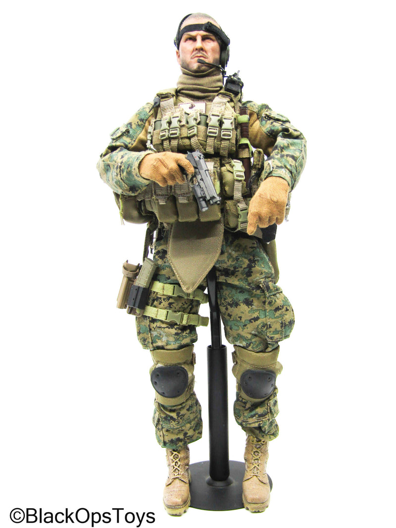 Load image into Gallery viewer, Male USMC Marine Full Dressed Body w/Pistol, Gear Set, &amp; Stand
