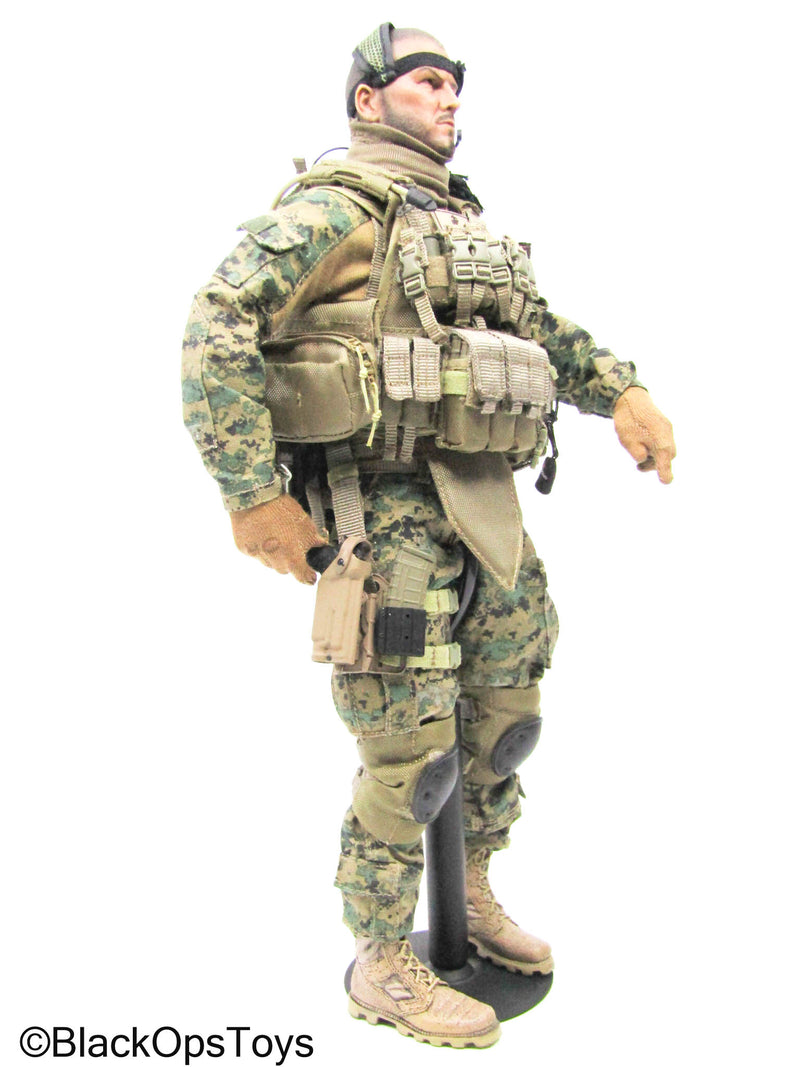 Load image into Gallery viewer, Male USMC Marine Full Dressed Body w/Pistol, Gear Set, &amp; Stand
