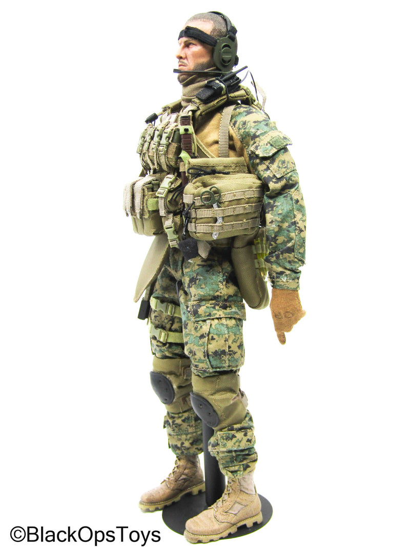 Load image into Gallery viewer, Male USMC Marine Full Dressed Body w/Pistol, Gear Set, &amp; Stand
