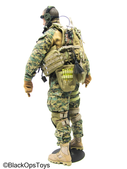 Male USMC Marine Full Dressed Body w/Pistol, Gear Set, & Stand