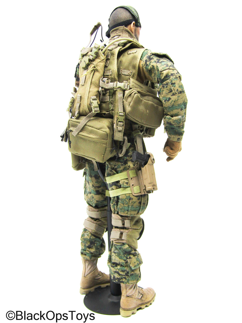 Load image into Gallery viewer, Male USMC Marine Full Dressed Body w/Pistol, Gear Set, &amp; Stand
