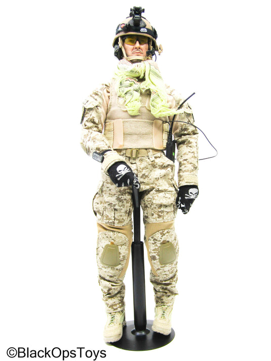 Full Dressed AOR1 Navy Seal Body w/Headsculpt, Radio & Gear Set