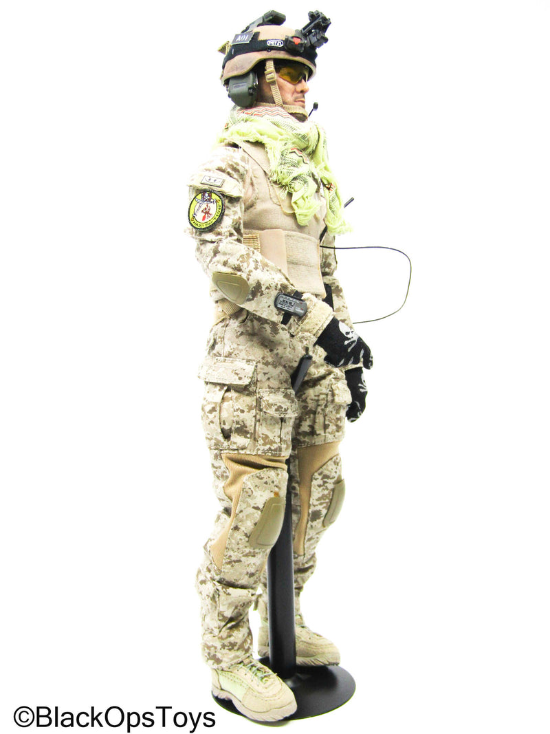 Load image into Gallery viewer, Full Dressed AOR1 Navy Seal Body w/Headsculpt, Radio &amp; Gear Set
