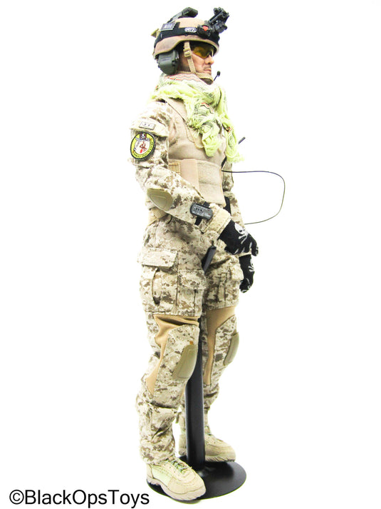 Full Dressed AOR1 Navy Seal Body w/Headsculpt, Radio & Gear Set