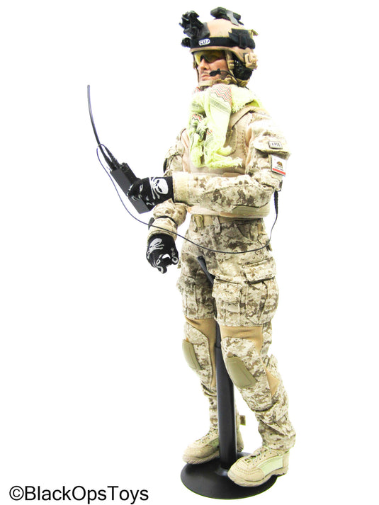 Full Dressed AOR1 Navy Seal Body w/Headsculpt, Radio & Gear Set