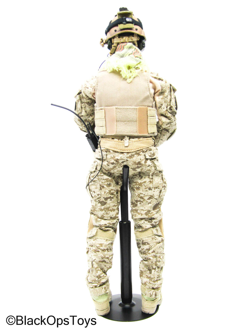 Load image into Gallery viewer, Full Dressed AOR1 Navy Seal Body w/Headsculpt, Radio &amp; Gear Set
