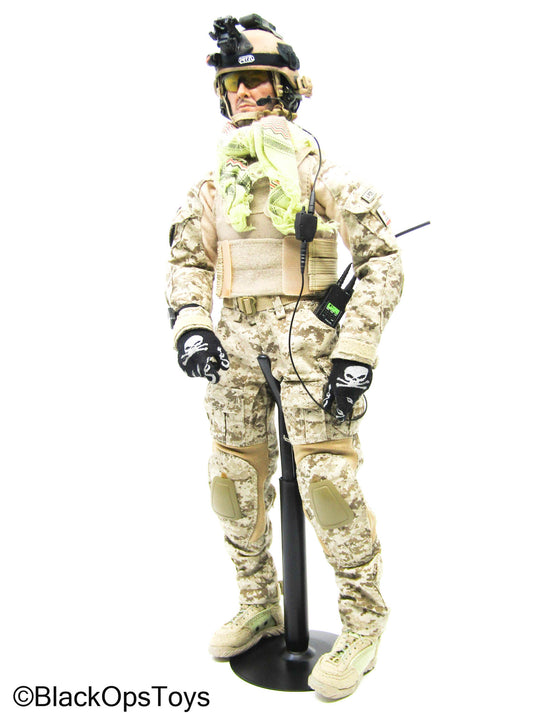 Full Dressed AOR1 Navy Seal Body w/Headsculpt, Radio & Gear Set