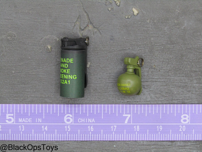 Load image into Gallery viewer, British Army Gurkhas - Smoke &amp; Frag Grenade Set
