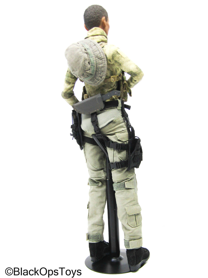 Load image into Gallery viewer, Custom Probuilt Female Full Dressed Body w/Rifle &amp; Gear Set
