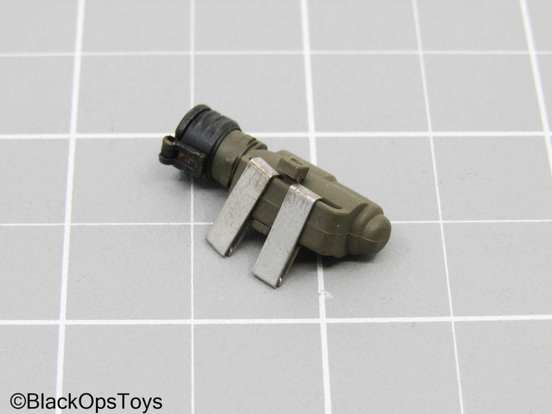 Load image into Gallery viewer, Green Flashlight w/Holster
