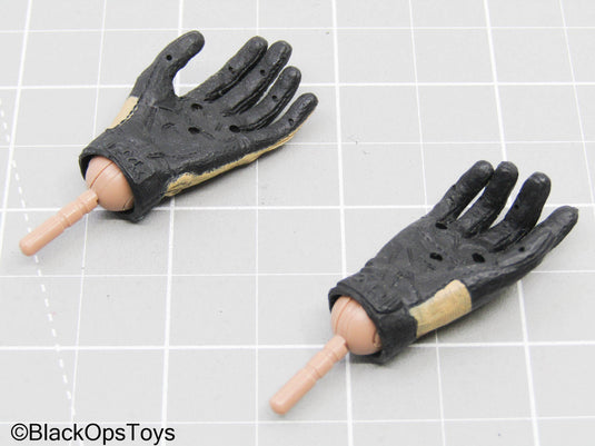 Tan Gloved Hands w/Pegs