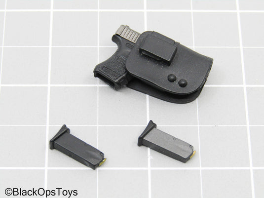 Pistol w/Left-Handed Holster, & Extra Mag (Hot Toys)