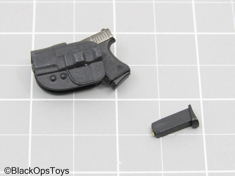 Load image into Gallery viewer, Pistol w/Left-Handed Holster, &amp; Extra Mag (Hot Toys)
