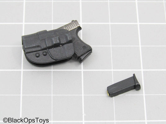 Pistol w/Left-Handed Holster, & Extra Mag (Hot Toys)