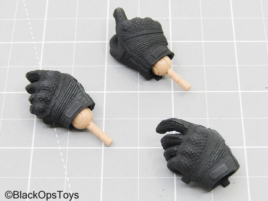 Agent Hunter Black Gloved Hands w/Pegs (DAM Toys)