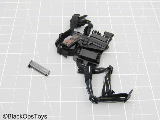 M9 Pistol w/MOLLE Holster (Solider Story)