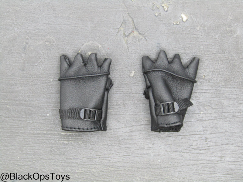 Load image into Gallery viewer, Bravo Two Zero - SAS Patrol Leader - Black Leather Like Fingerless Gloves
