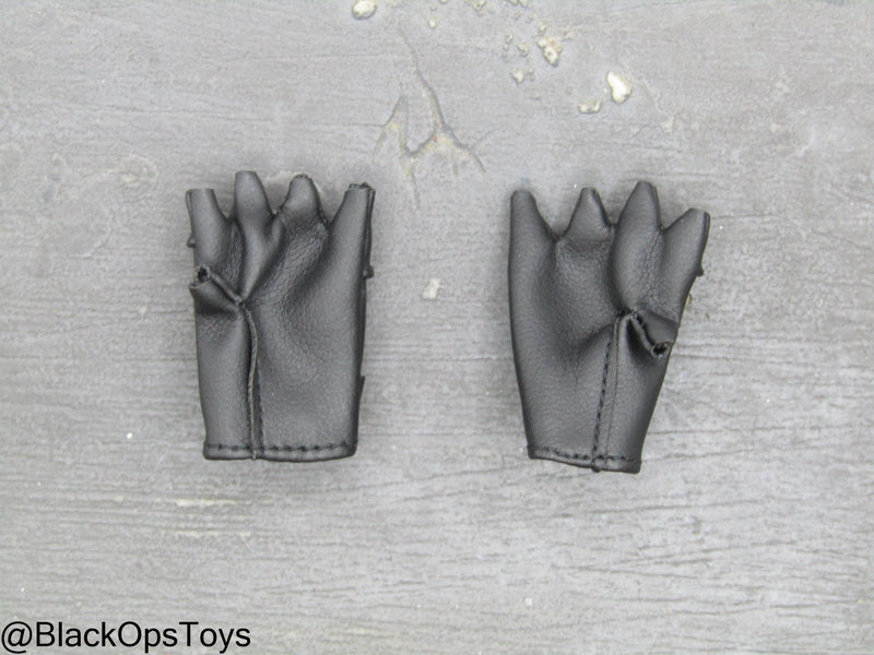 Load image into Gallery viewer, Bravo Two Zero - SAS Patrol Leader - Black Leather Like Fingerless Gloves

