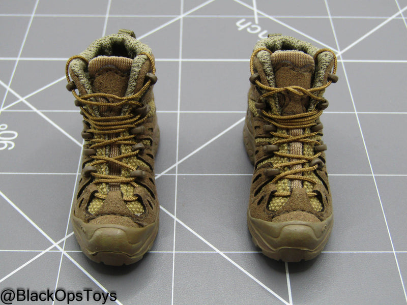 Load image into Gallery viewer, SSO - Russian Federation - Tan Combat Boots (Peg Type)
