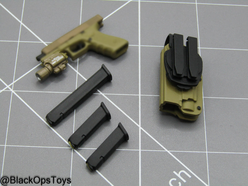 Load image into Gallery viewer, SSO - Russian Federation - 9mm Pistol w/Holster

