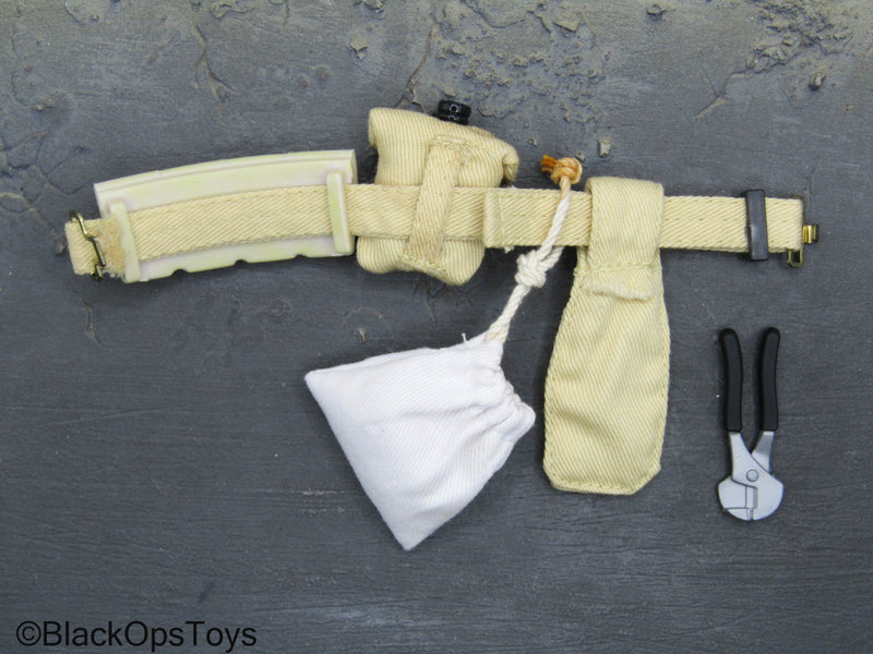 Load image into Gallery viewer, WWII - Tan Belt w/Pouch &amp; Gear Set
