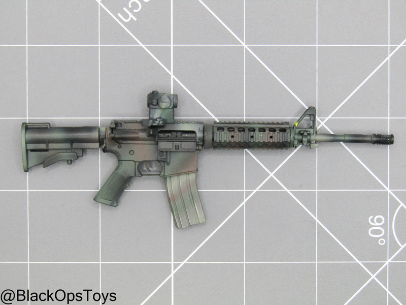 Load image into Gallery viewer, Camo M4 Rifle w/Red Dot
