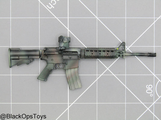 Camo M4 Rifle w/Red Dot