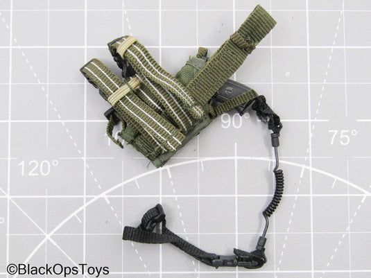 Black Pistol w/OD Green Drop Leg Holster (Hot Toys)