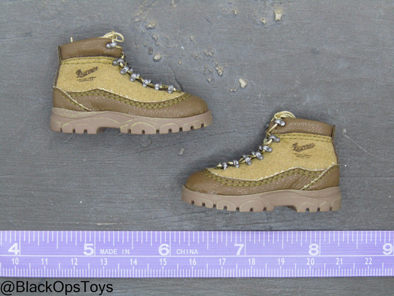 Load image into Gallery viewer, PMC - Weapon Specialist - FDE Tan Combat Boots (Peg Type)
