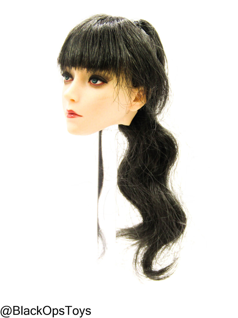 Load image into Gallery viewer, Frontline Maid Girl - Female Base Body w/Headsculpt &amp; Stand
