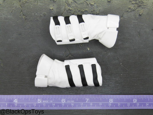 STAR WARS - Snowtrooper - Black & White Leg Armor