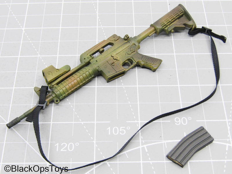 Load image into Gallery viewer, Desert M4 Assault Rifle w/Holographic Sight (Toy Soldier)
