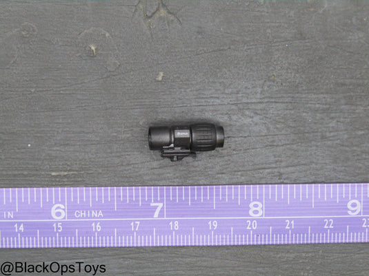 Black Magnifier