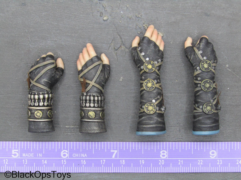 Load image into Gallery viewer, The Witcher - Ciri - Female Gloved Hand Set
