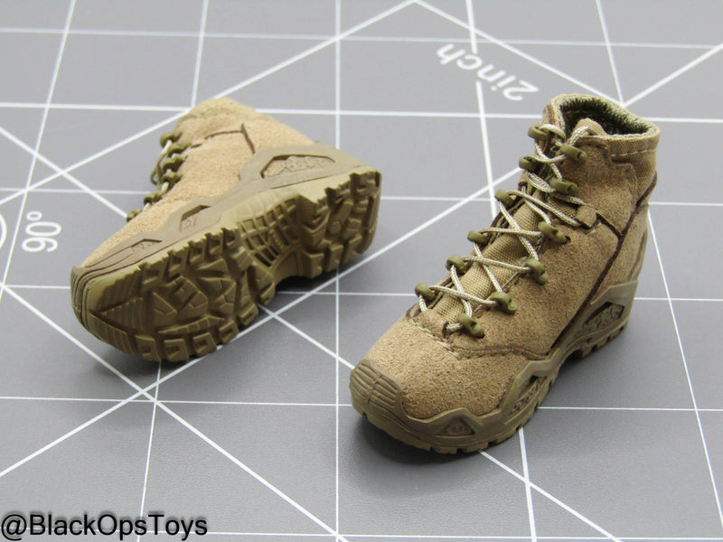 Load image into Gallery viewer, SSO - Russian Federation - Tan Combat Boots (Peg Type)
