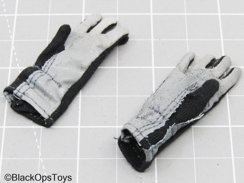 Load image into Gallery viewer, Black &amp; Grey Gloves (Hot Toys)
