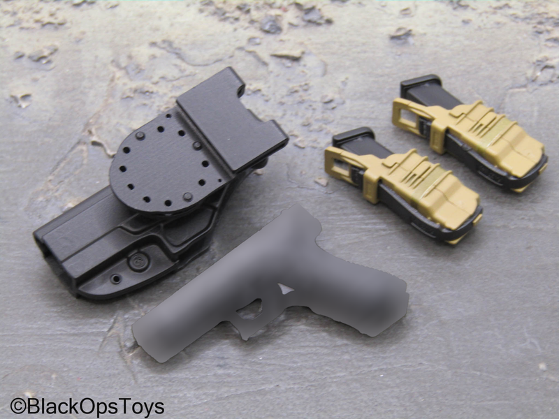 Load image into Gallery viewer, Special Forces - Pistol w/Holster
