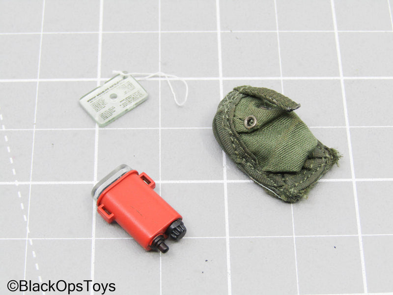 Load image into Gallery viewer, Orange Strobe Light w/OD Green Pouch &amp; Instruction Tag (DAM Toys)
