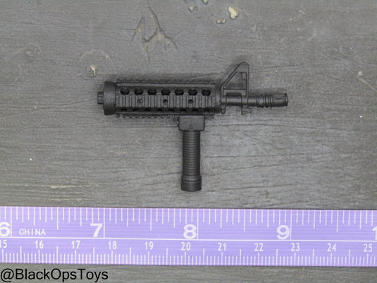 Black Assault Rifle Barrel w/Foregrip