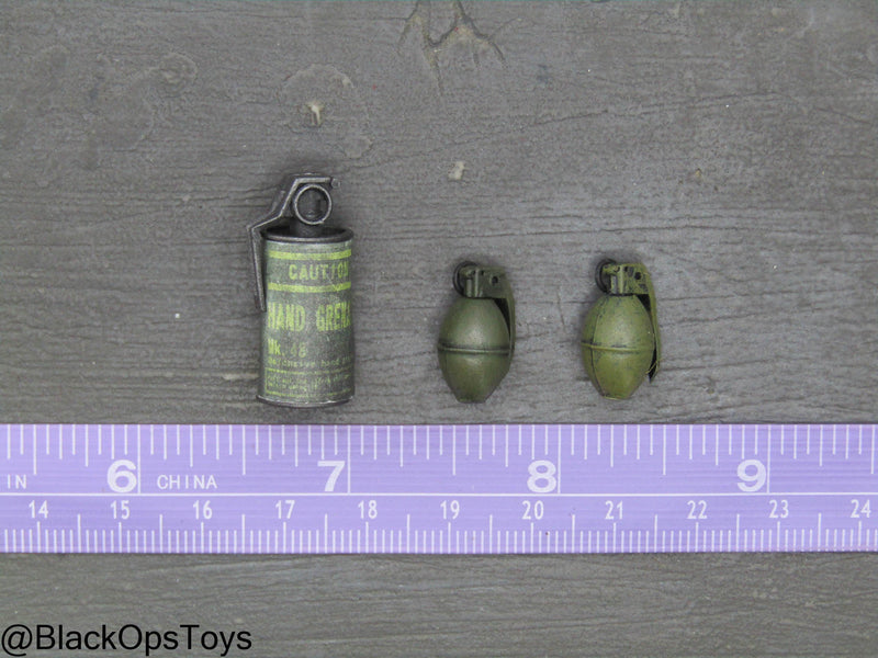 Load image into Gallery viewer, Vietnam Era Frag Grenade &amp; Smoke Grenade Set
