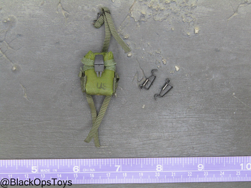 Load image into Gallery viewer, Vietnam Era OD Green Ammo Pouch w/Alice Clips
