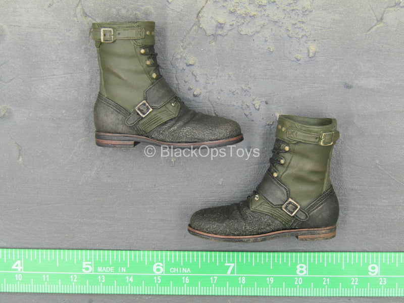 Load image into Gallery viewer, The Dark Knight Rises - Bane - Brown &amp; Green Boots (Peg Type)
