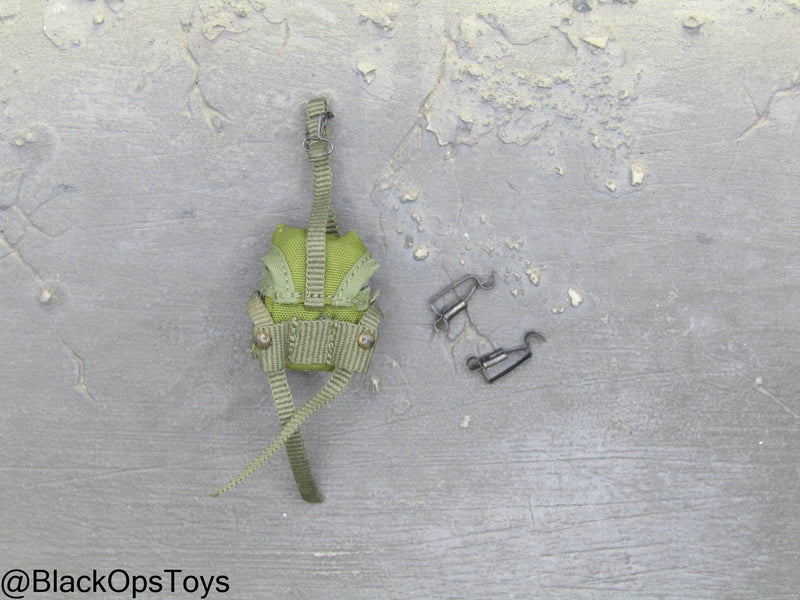 Load image into Gallery viewer, Vietnam Era OD Green Ammo Pouch w/Alice Clips
