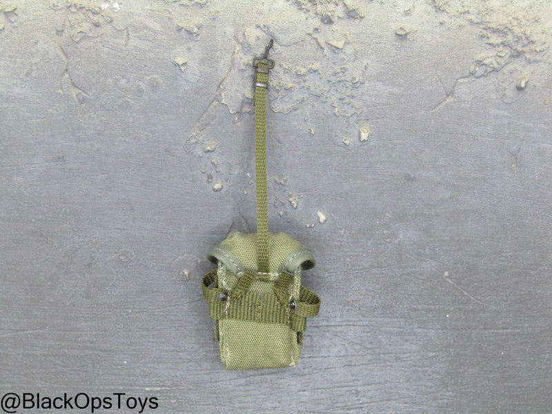 Load image into Gallery viewer, Vietnam Era OD Green 30rd Ammo Pouch
